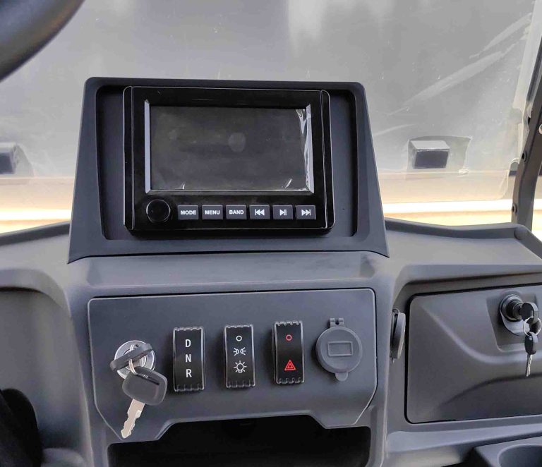 https://www.bak-ev.com/wp-content/uploads/2024/08/G-C22-Golf-Cart-Detail-View-Display-screen.jpg