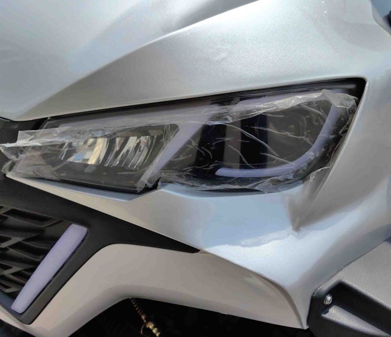 https://www.bak-ev.com/wp-content/uploads/2024/08/G-C22-Golf-Cart-Detail-View-Lights-and-warning-signals.jpg