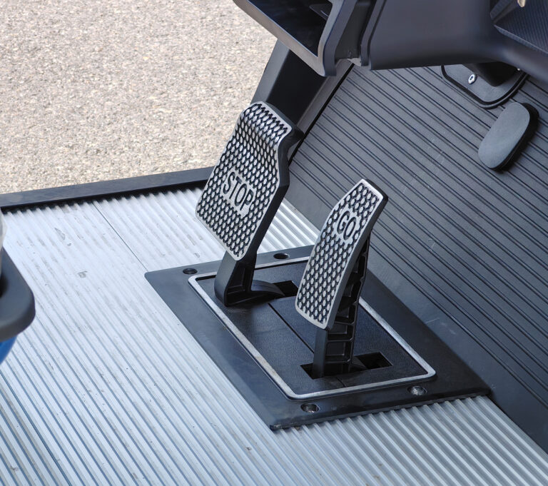 https://www.bak-ev.com/wp-content/uploads/2025/06/K5-Golf-Cart-Detail-View-pedal-brake.jpg